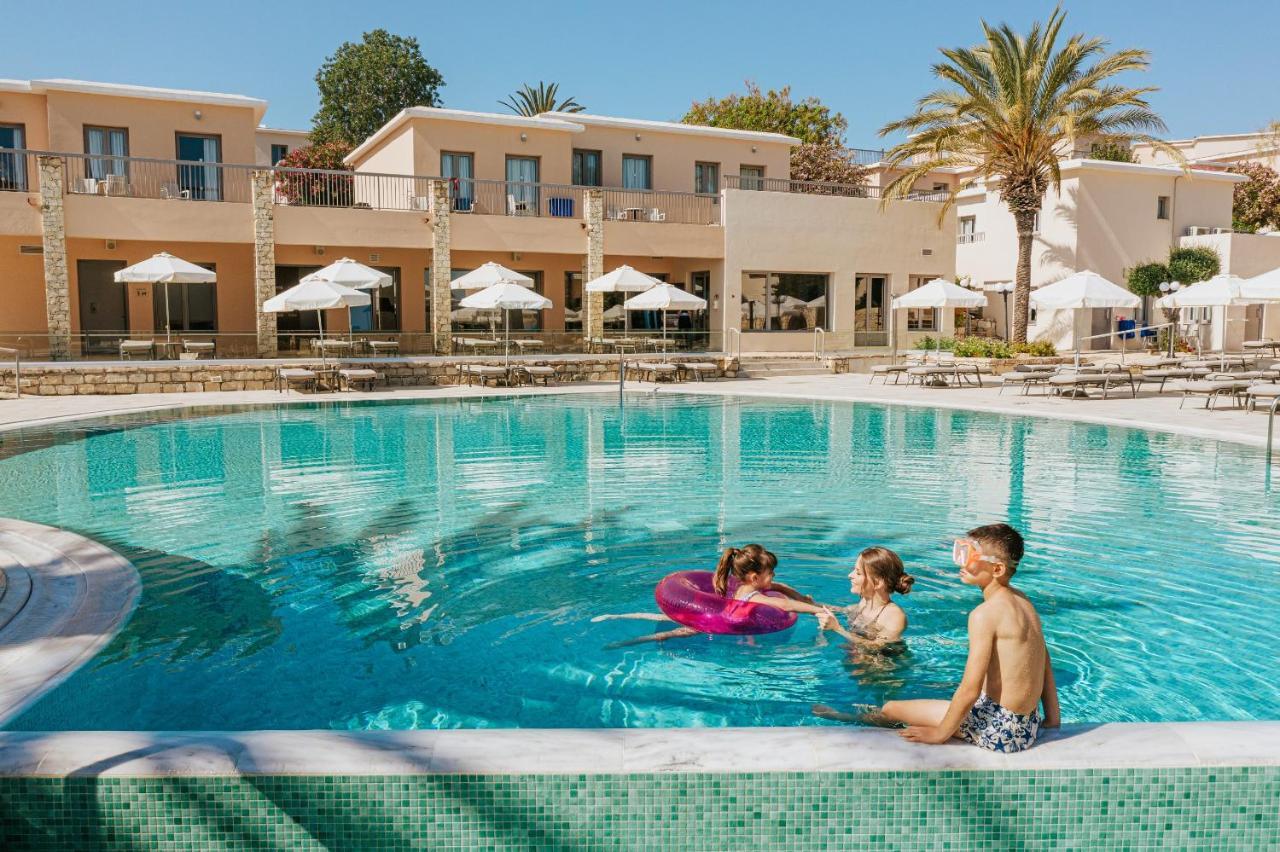 Louis St. Elias Resort & Waterpark Протарас Екстериор снимка