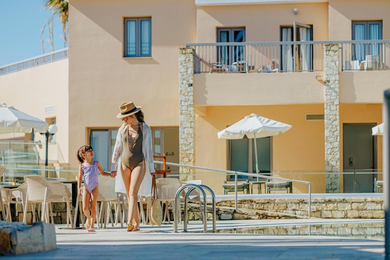 Louis St. Elias Resort & Waterpark Протарас Екстериор снимка
