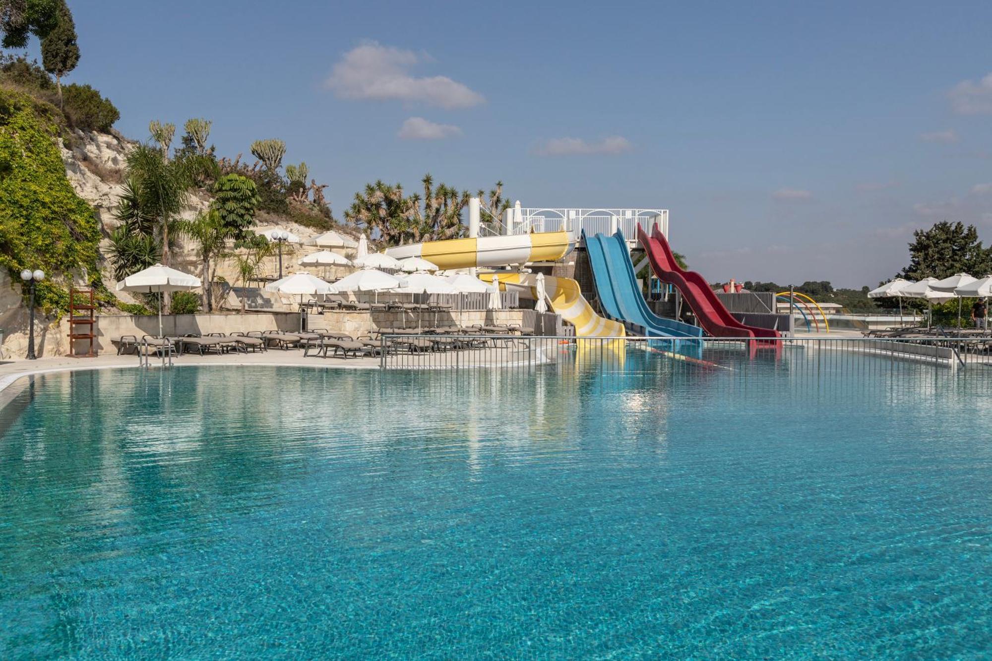 Louis St. Elias Resort & Waterpark Протарас Екстериор снимка