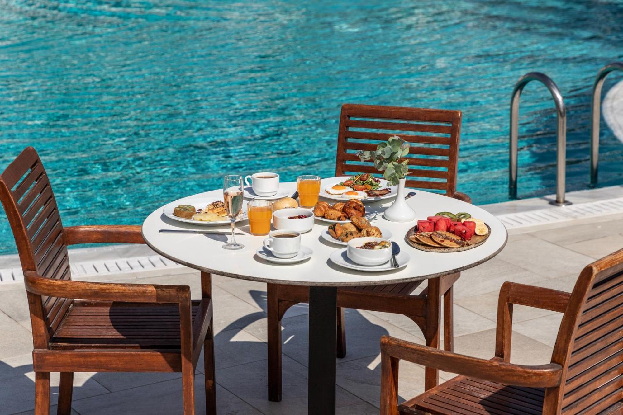 Louis St. Elias Resort & Waterpark Протарас Екстериор снимка